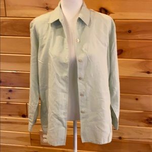 Linen blouse pale green. Perfect for layering